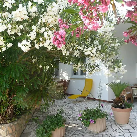 アパート Arbanas